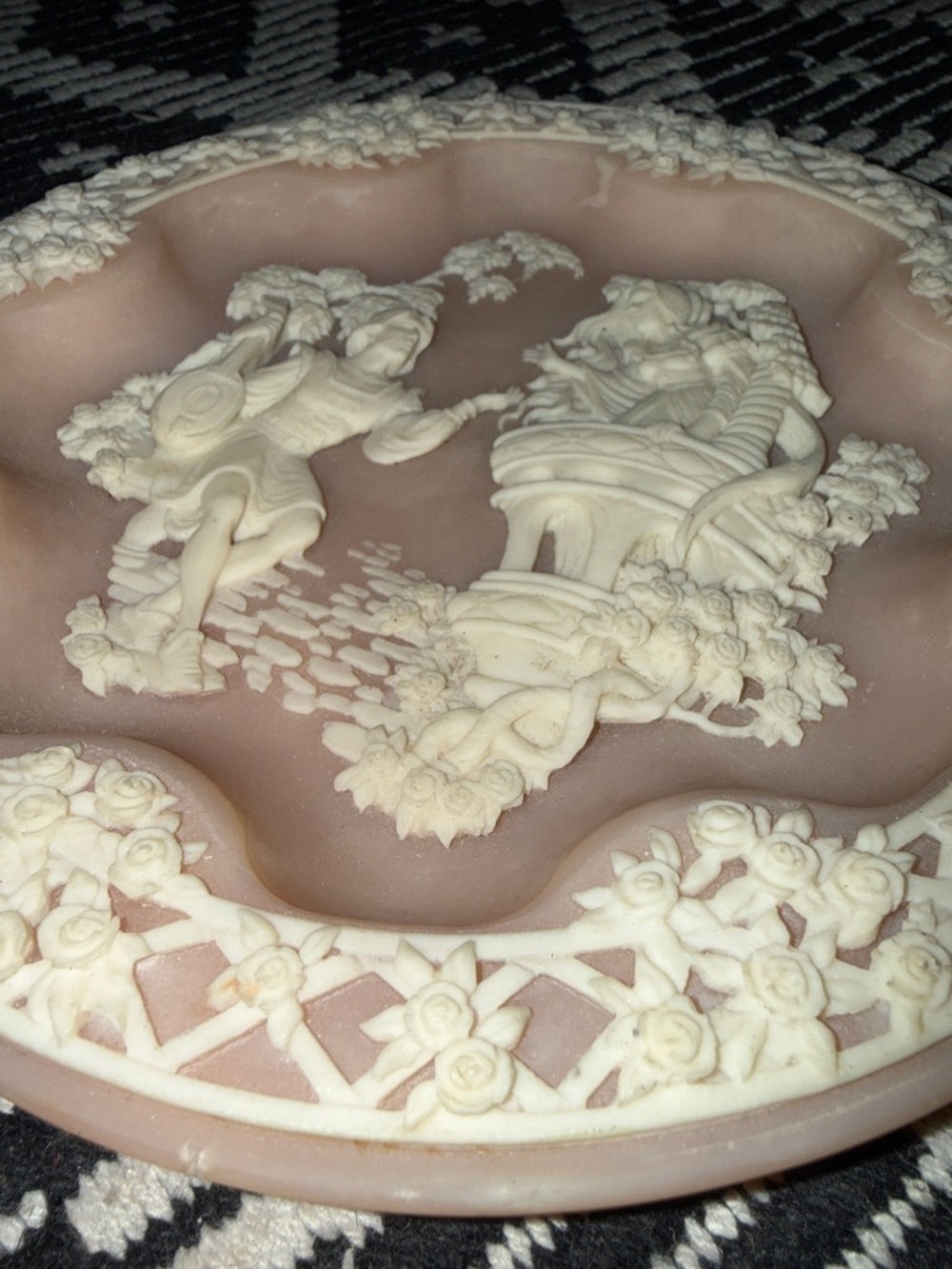 8.5”X1” Incolay stone collector plate “Romeo & Juliet” collection. Flawless - Picture 2 of 3